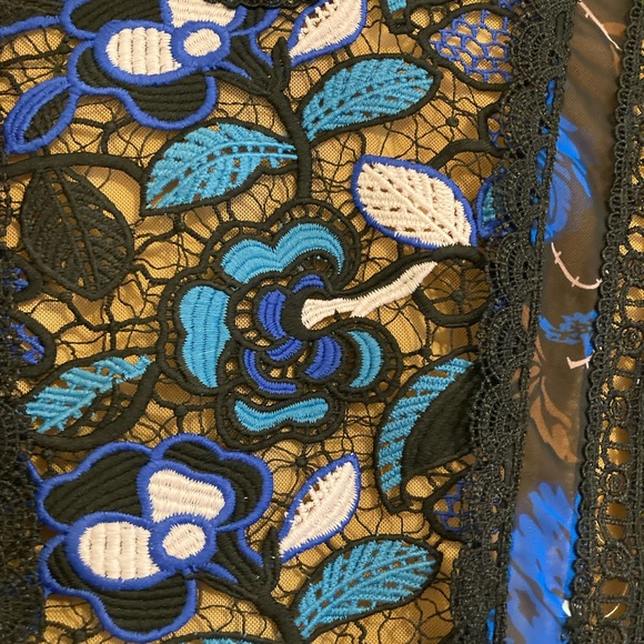 Stained Glass Lace Dress - Picture 3 of 8